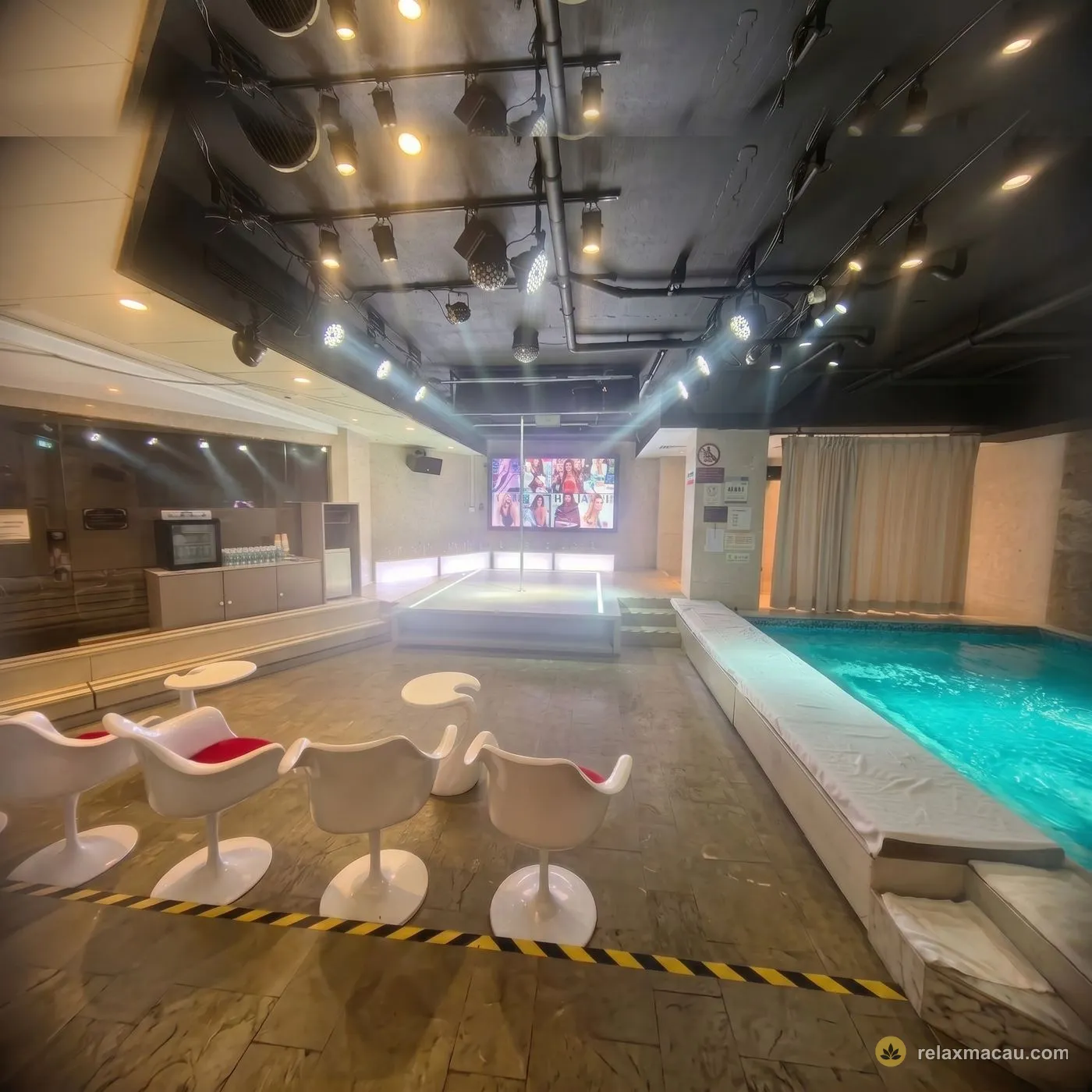 Oceanic Royal Spa show stage seating