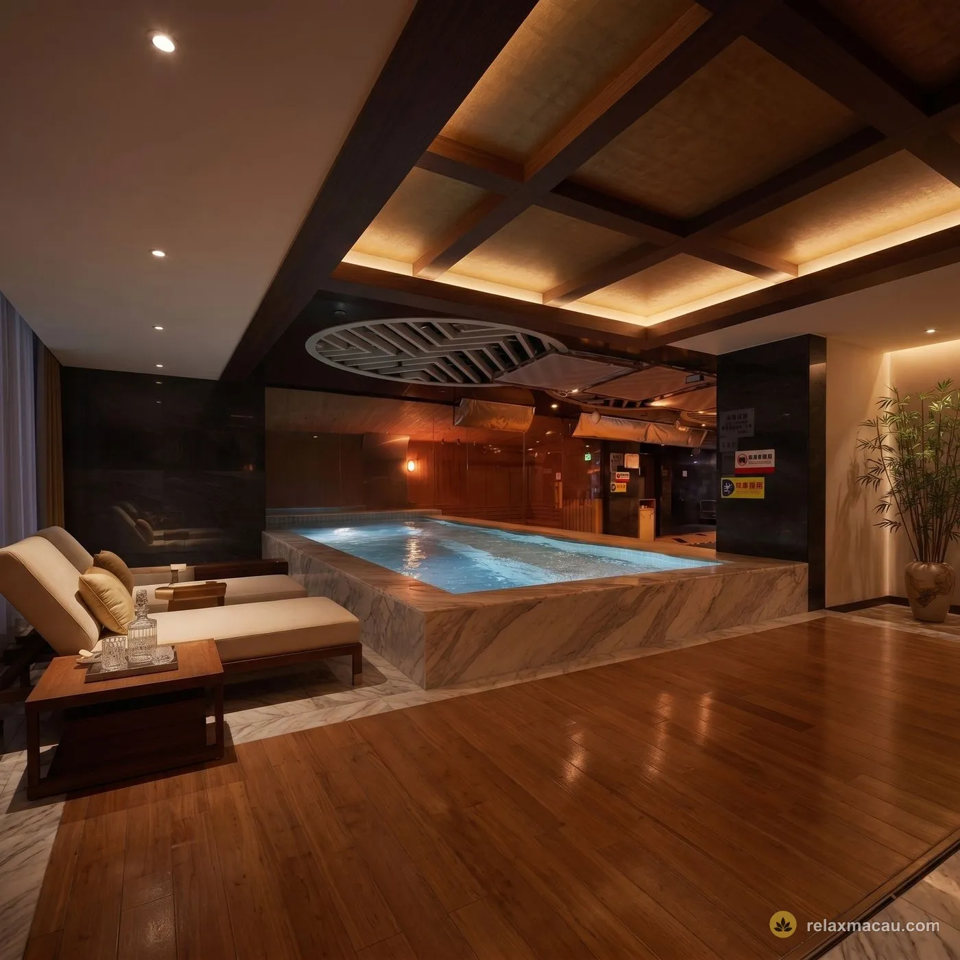 Oceanic Royal Spa wood-deck bath pool