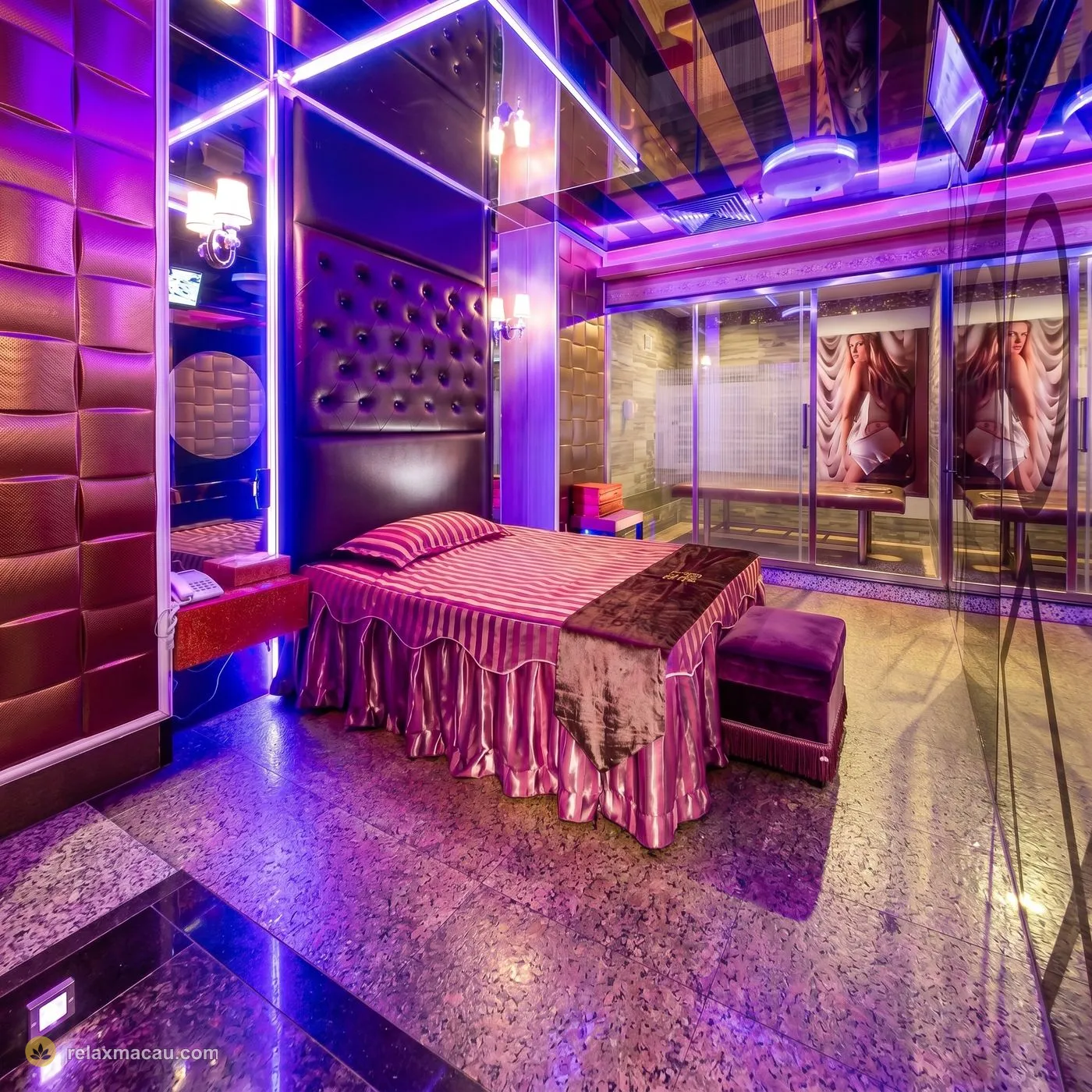 Familia Nobre purple-LED room