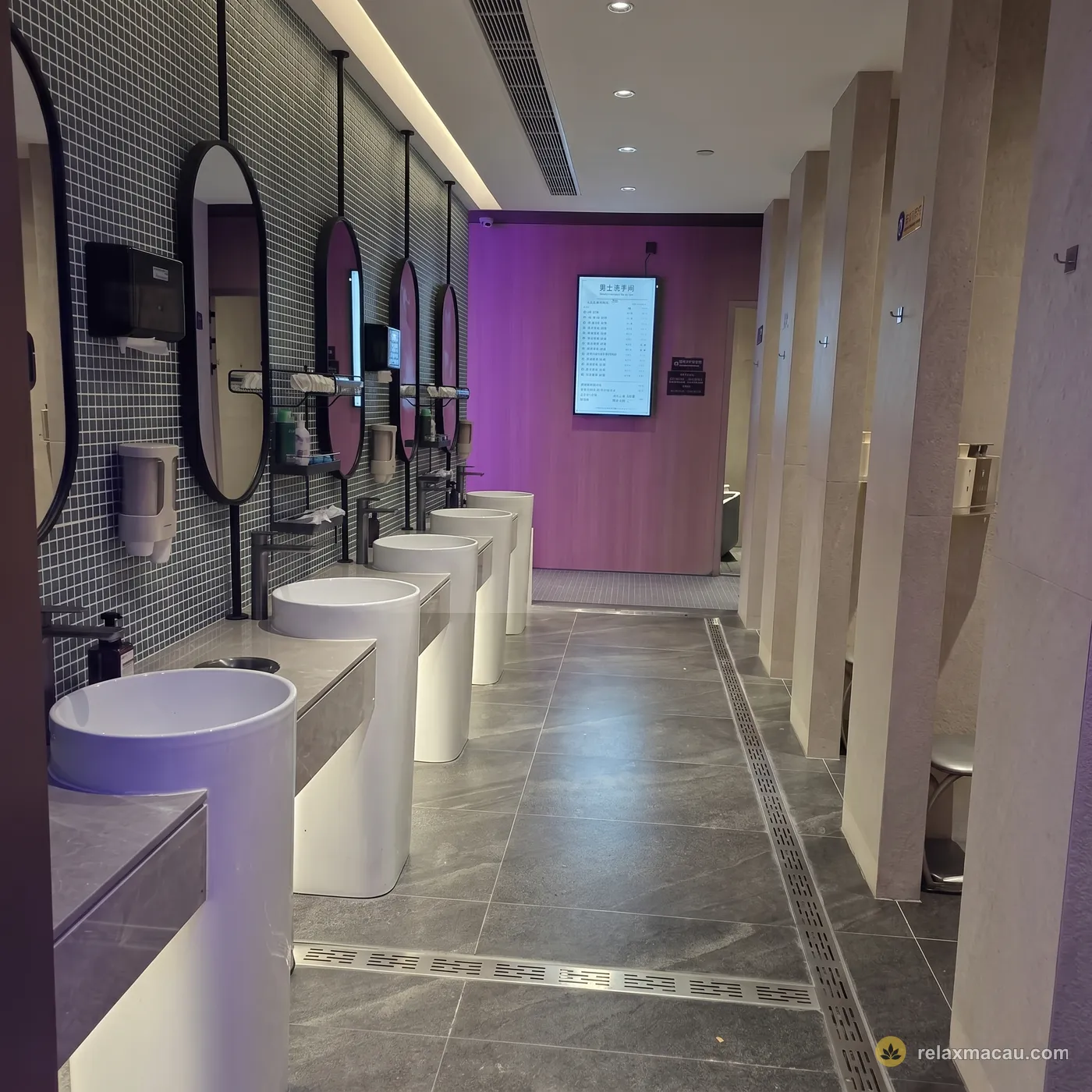 Number Nine Spa bath and wash area