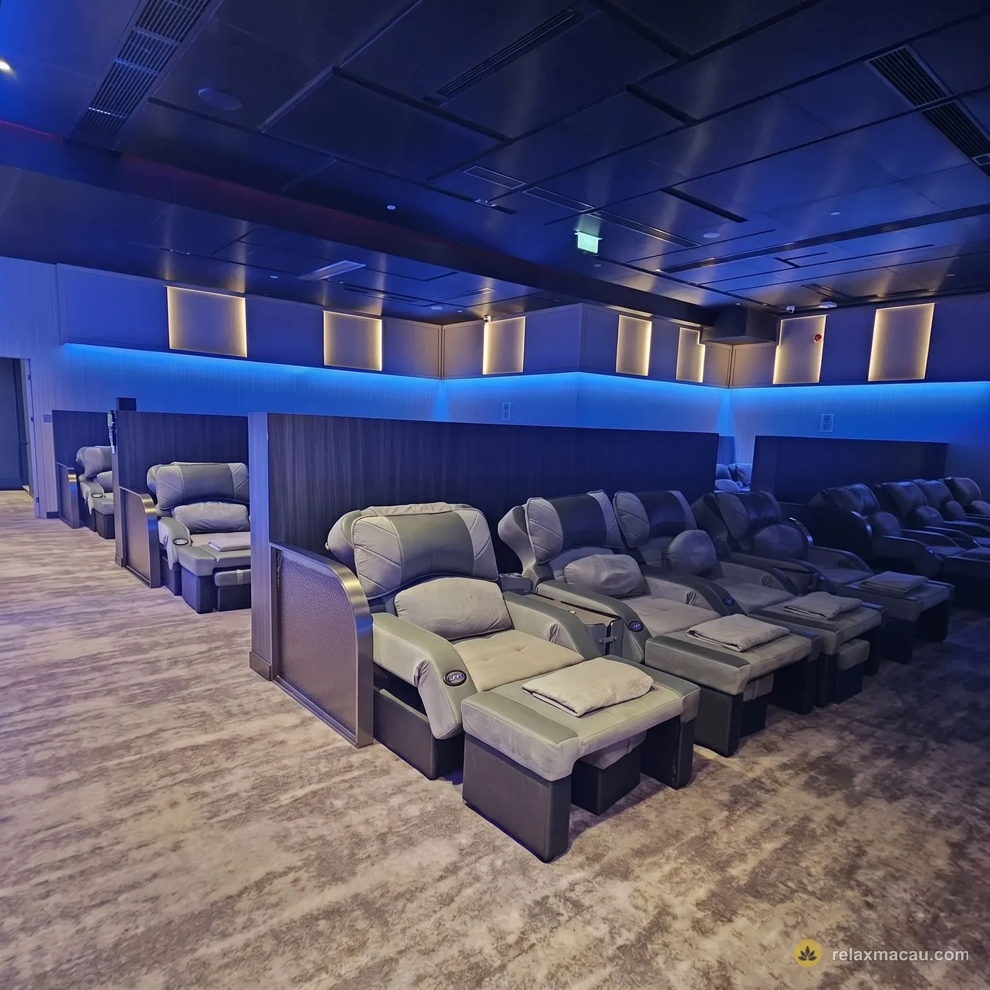 Shang Pin Spa massage-chair rest area