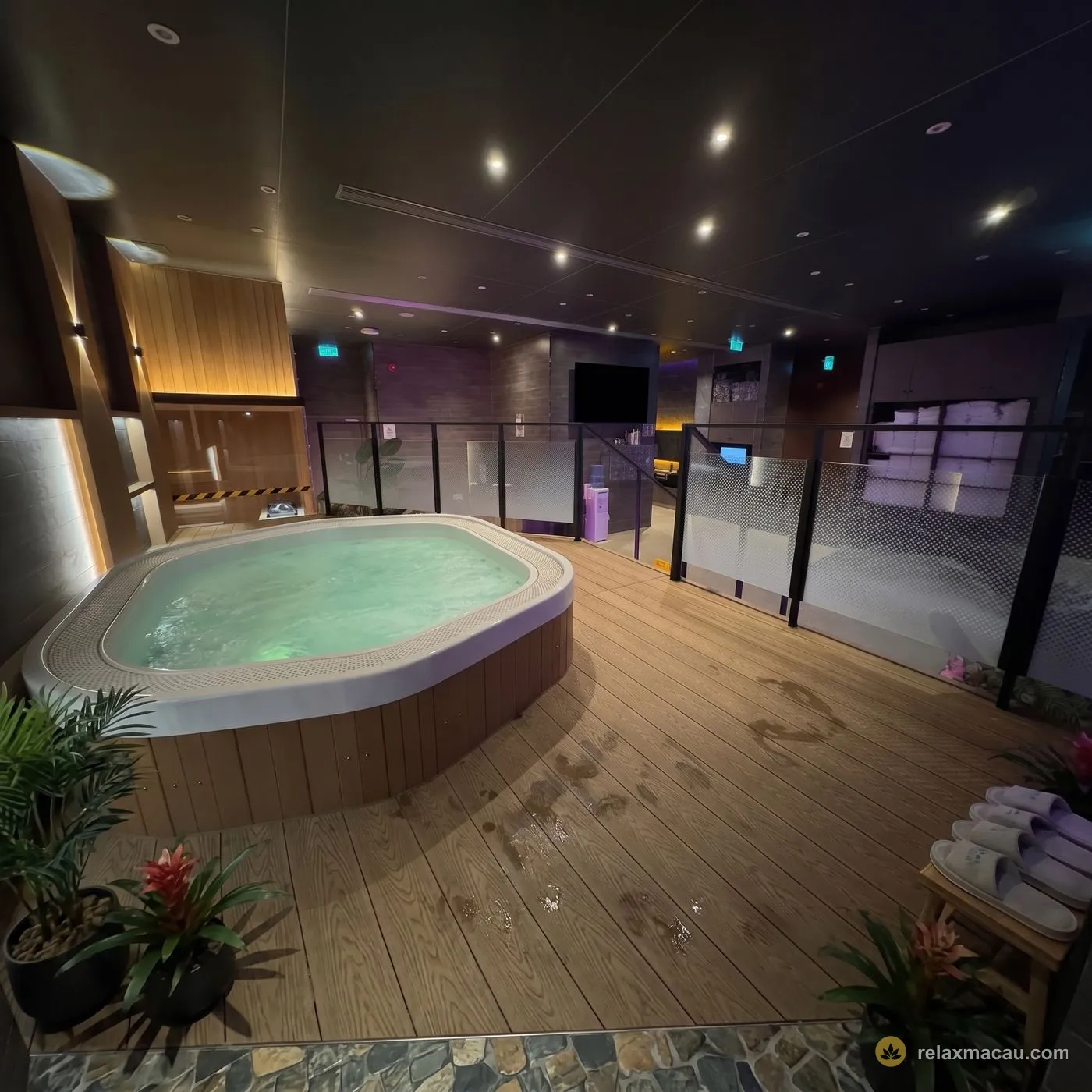 Shang Pin Spa jacuzzi wet area
