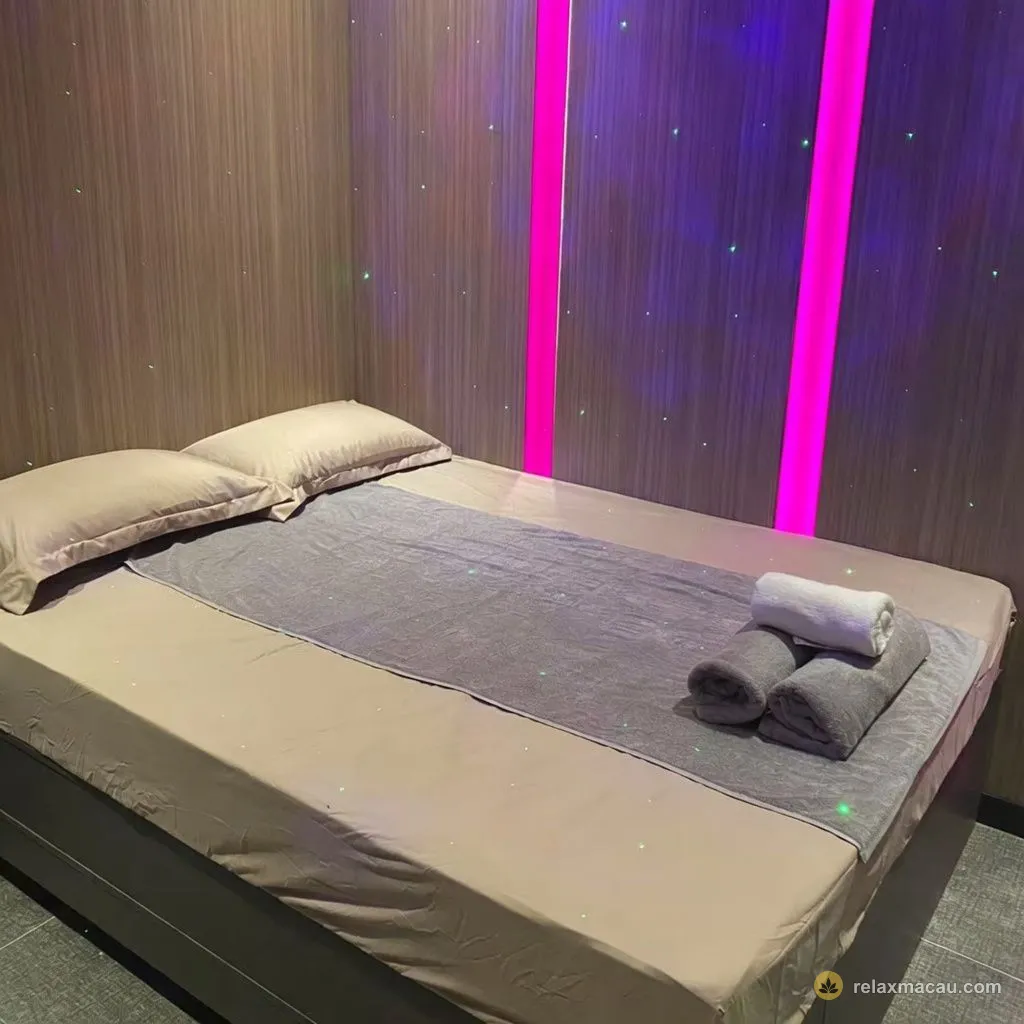 Shang Pin Spa starlight magenta bedroom