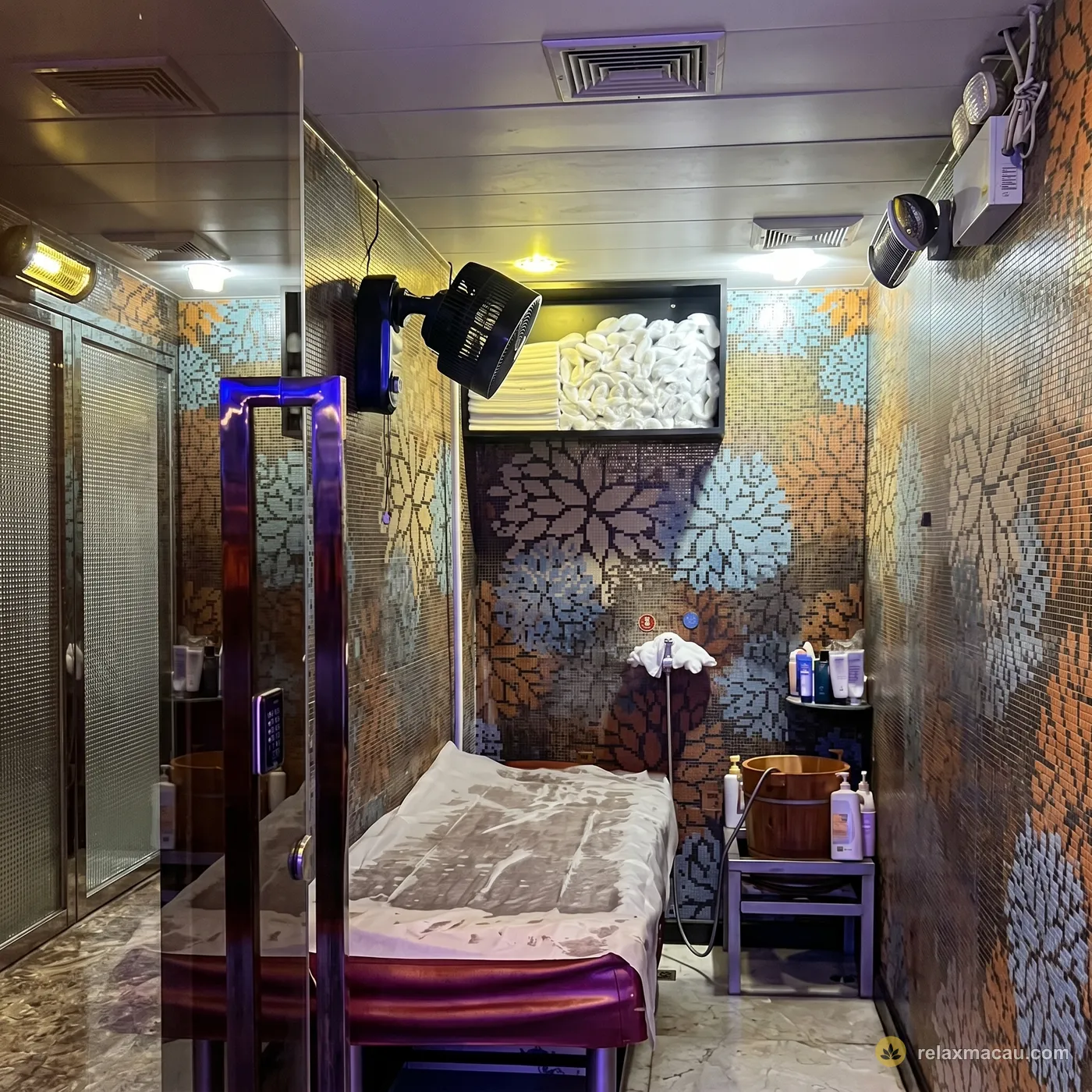 The Excellent Sauna mosaic waterbed room