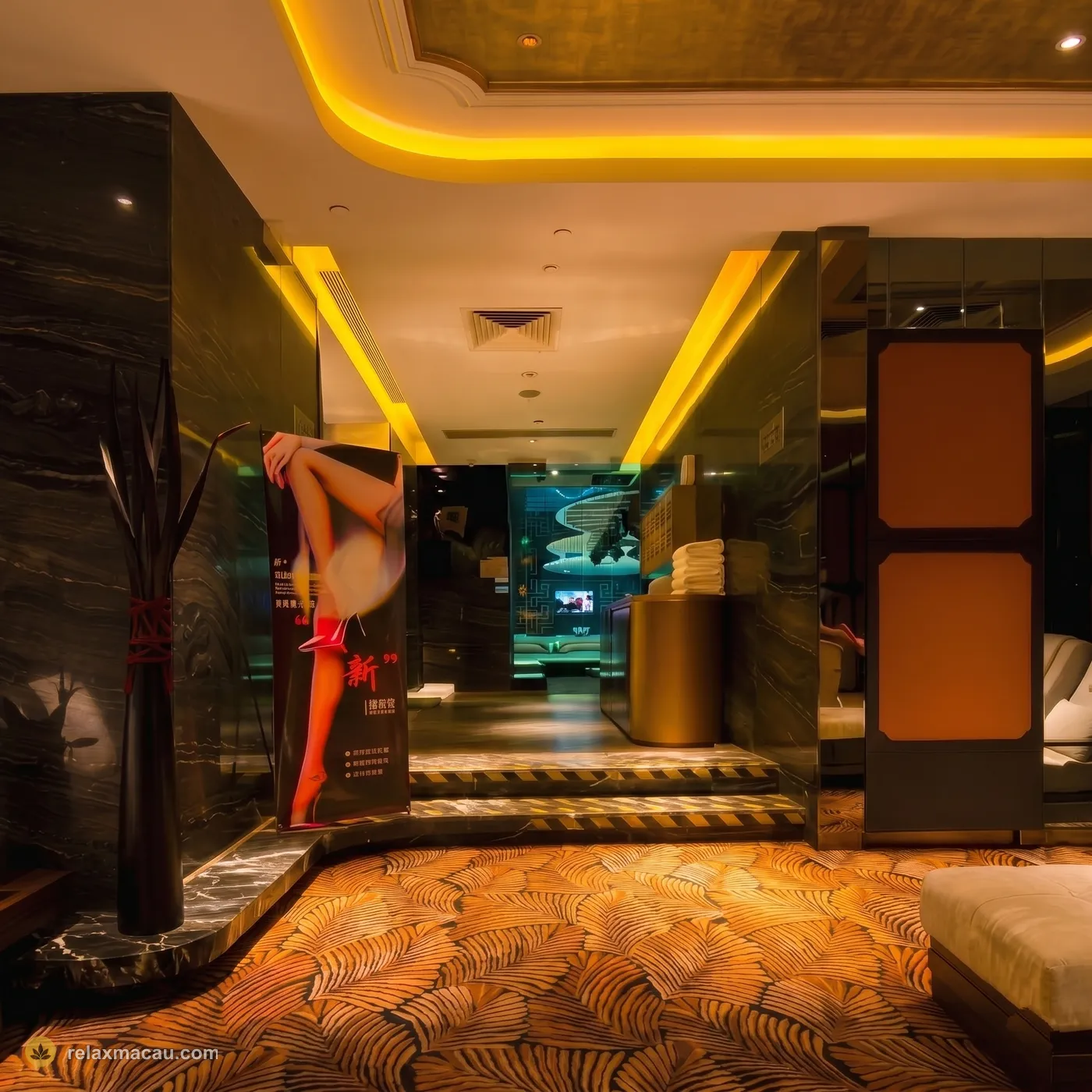 Victoria Sauna black-marble corridor